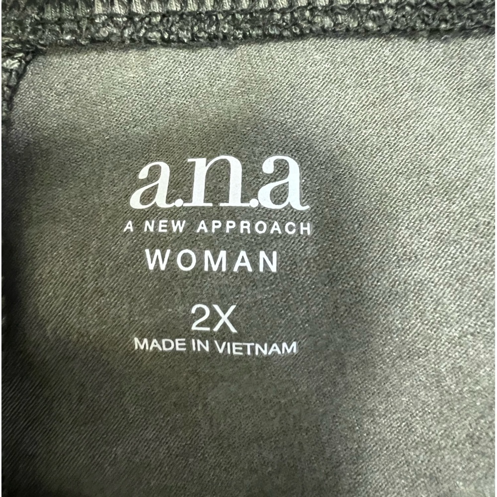 NWT a.n.a A New Approach Camo Leggings Size Women’s 2X Color Camo Green - Picture 4 of 10